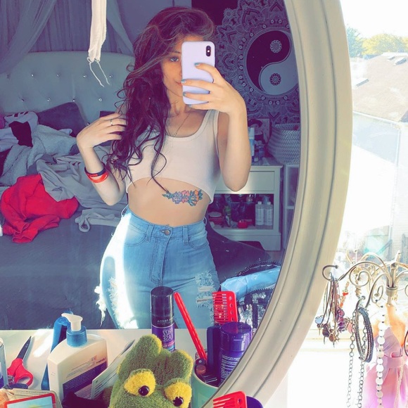 Meet your Posher, Madison - Picture 3 of 4